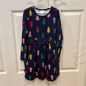 NWT Hanna Andersson LS Playground Dress Pockets Festive Forest Navy, Size 130 (8